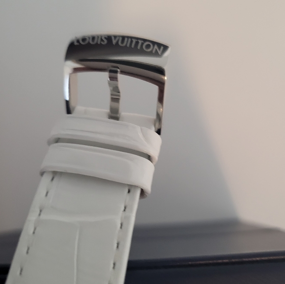 **Like New** Louis Vuitton tambour watch (case 33m） - Picture 3 of 7
